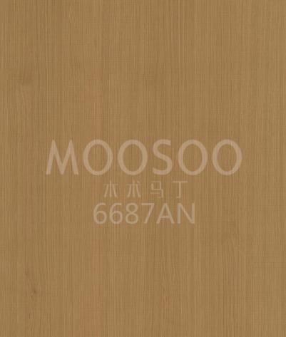 Bílé dubové dřevo se stopami po pile