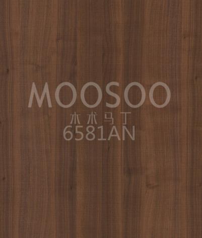 Panely z amerického černého ořechu připravené k instalaci